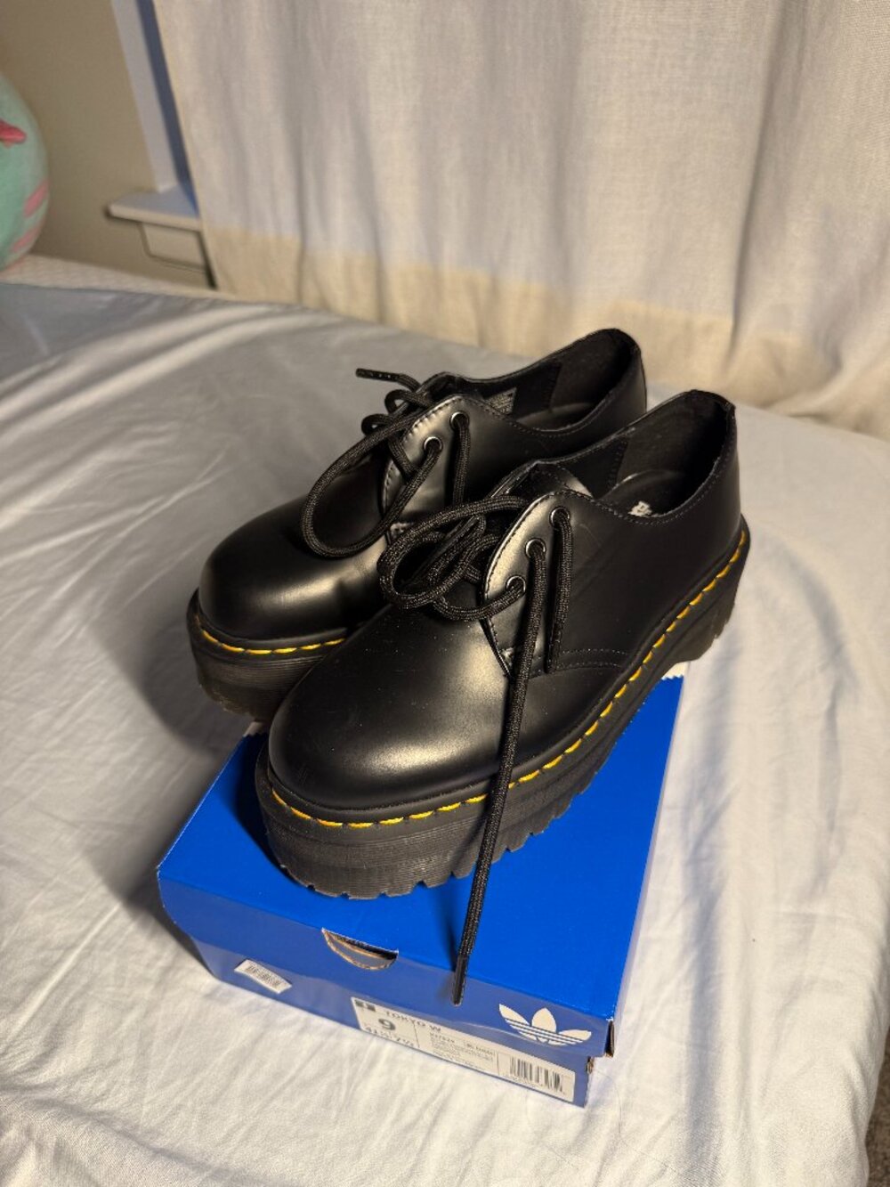 doc martens 1461 quads - size 9 W (7 M)